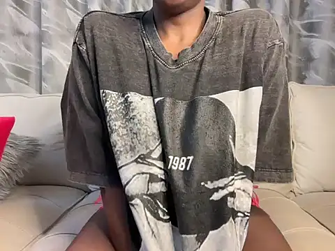 Snapshot of Chocolate_queen2 chatting on 5, 12, 2025 Chocolate queen2 online show from 5, 12, 2025