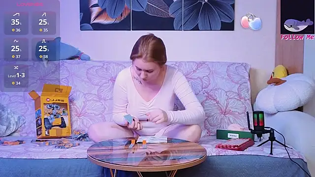 D0nna  online show from 28, 9, 2025