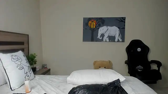 Snapshot of Renee-18 chatting on 7, 3, 2025 Renee-18 online show from 7, 3, 2025