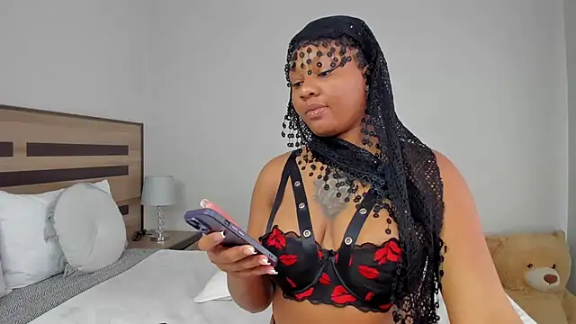 Snapshot of Renee-18 chatting on 5, 7, 2026 Renee-18 online show from 5, 7, 2026