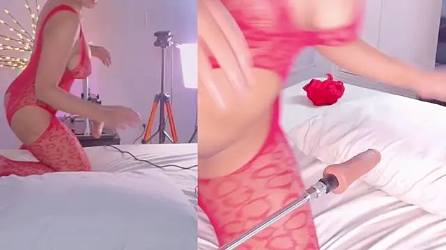 Snapshot of Tiny_Annie chatting on 17, 11, 2025 Tiny Annie online show from 17, 11, 2025