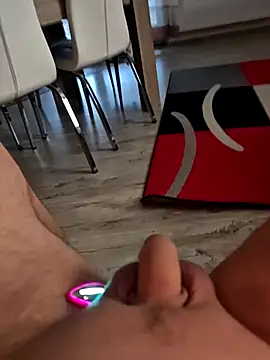 Szeltolo001 online show from 6, 4, 2026