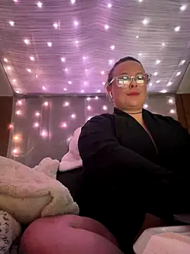 Snapshot of GinAnnTonic chatting on 3, 12, 2024 GinAnnTonic online show from 3, 12, 2024