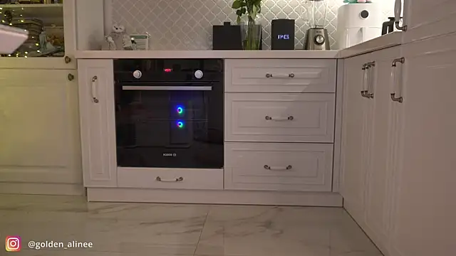 Snapshot of Golden_Aline chatting on 16, 12, 2024 Golden Aline online show from 16, 12, 2024