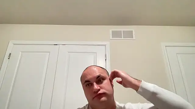 SluggishChase99 online show from 18, 12, 2024