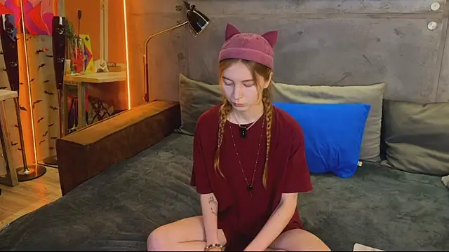 Snapshot of izi-fox chatting on 6, 10, 2025 izi-fox online show from 6, 10, 2025