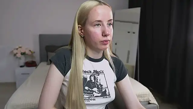 Snapshot of Cassie_Kelman chatting on 14, 11, 2025 Cassie Kelman online show from 14, 11, 2025