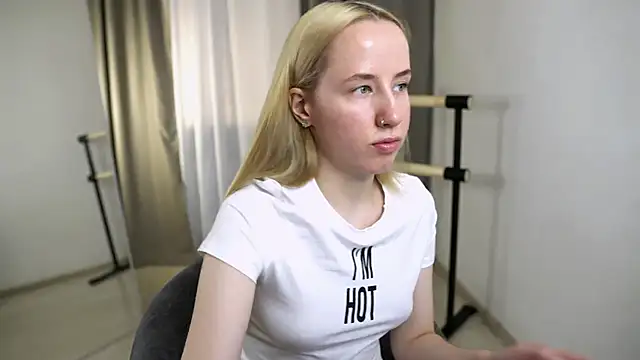 Snapshot of Cassie_Kelman chatting on 17, 11, 2025 Cassie Kelman online show from 17, 11, 2025