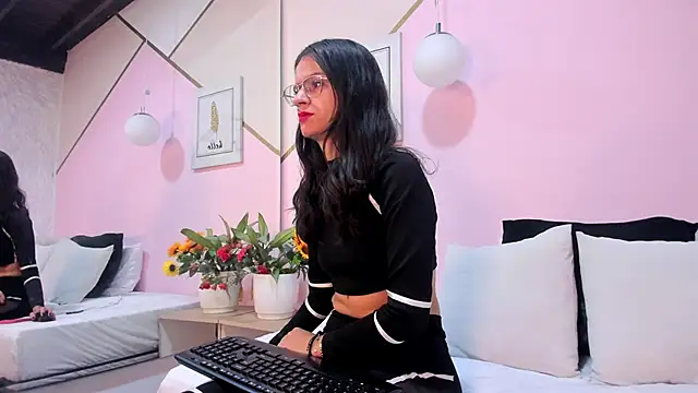 maye wells online show from 24, 12, 2024