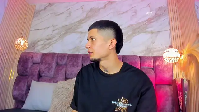 kendalltaylorr online show from 29, 4, 2026