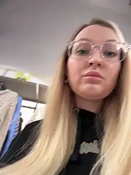 Teya moon  online show from 21, 1, 2025