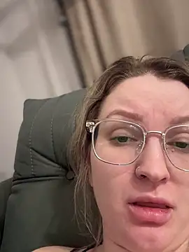 Teya moon  online show from 8, 2, 2025