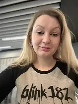 Teya moon  online show from 3, 3, 2025