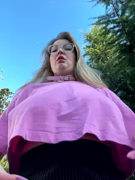 Teya moon  online show from 10, 9, 2025