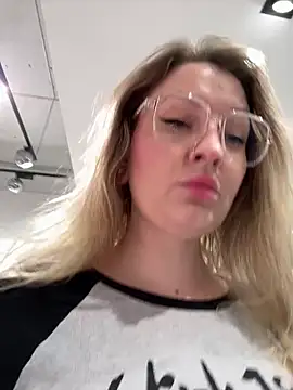 Teya moon  online show from 27, 9, 2025