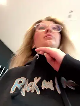 Teya moon  online show from 11, 1, 2026