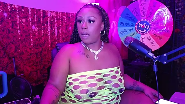 Snapshot of cheriserozequeen chatting on 19, 5, 2026 cheriserozequeen online show from 19, 5, 2026