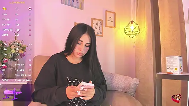 Chanttall  online show from 20, 2, 2025