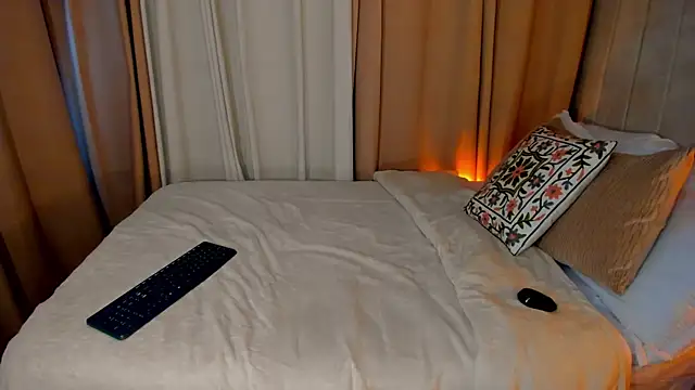 SofiMeza online show from 4, 2, 2025