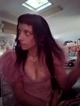 whitetrashdirtyslut online show from 10, 4, 2026