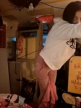 whitetrashdirtyslut online show from 19, 7, 2026