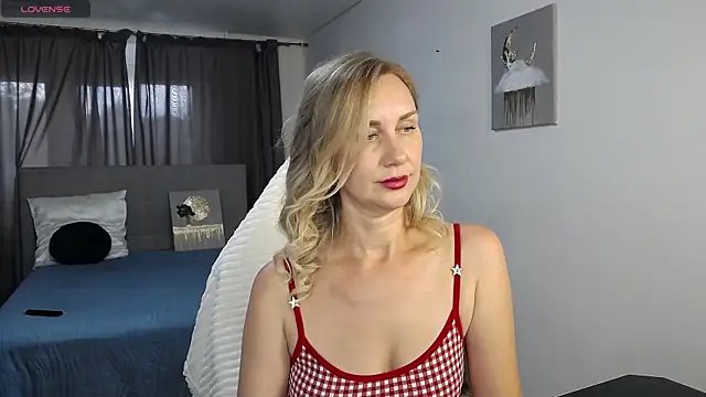 Snapshot of Vanessa_Nowak chatting on 15, 7, 2026 Vanessa Nowak online show from 15, 7, 2026
