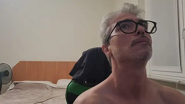 Snapshot of KennyForU77 chatting on 21, 6, 2026 KennyForU77 online show from 21, 6, 2026