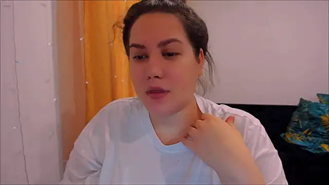 Snapshot of _madalexa_ chatting on 2, 2, 2025 madalexa online show from 2, 2, 2025