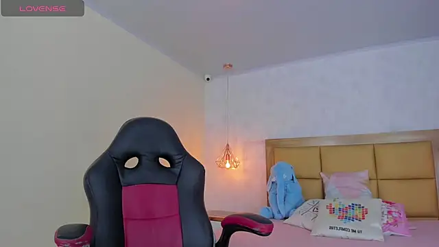 LARSONMIA online show from 10, 3, 2025