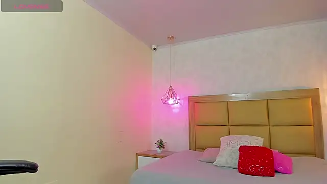 LARSONMIA online show from 6, 3, 2026