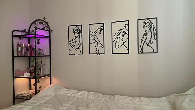 Megan Rodrigo online show from 12, 11, 2025