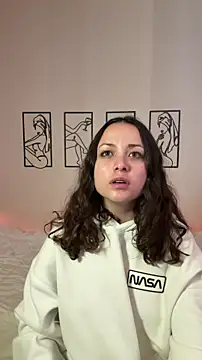 Megan Rodrigo online show from 28, 11, 2025