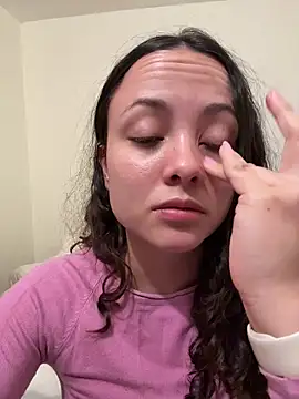 Megan Rodrigo online show from 28, 4, 2026