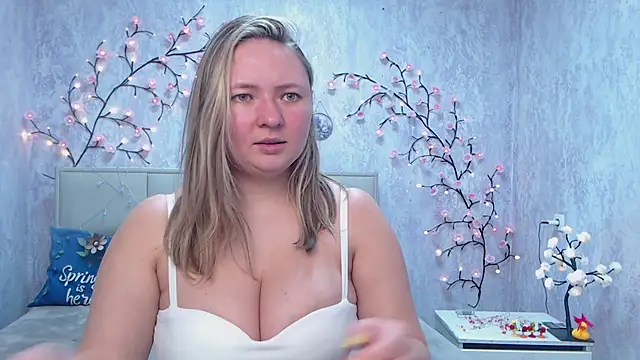 Snapshot of SallyVerda chatting on 11, 5, 2026 SallyVerda online show from 11, 5, 2026