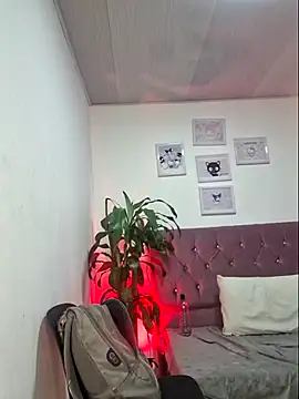 Snapshot of lucky-leah chatting on 9, 3, 2025 lucky-leah online show from 9, 3, 2025