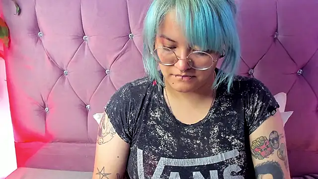 Snapshot of lucky-leah chatting on 12, 3, 2025 lucky-leah online show from 12, 3, 2025