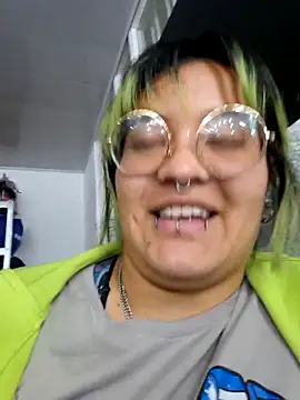 Snapshot of lucky-leah chatting on 17, 9, 2025 lucky-leah online show from 17, 9, 2025