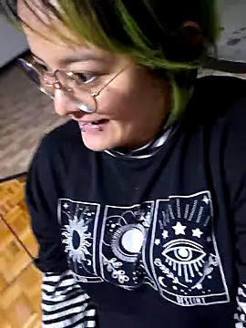 Snapshot of lucky-leah chatting on 23, 9, 2025 lucky-leah online show from 23, 9, 2025