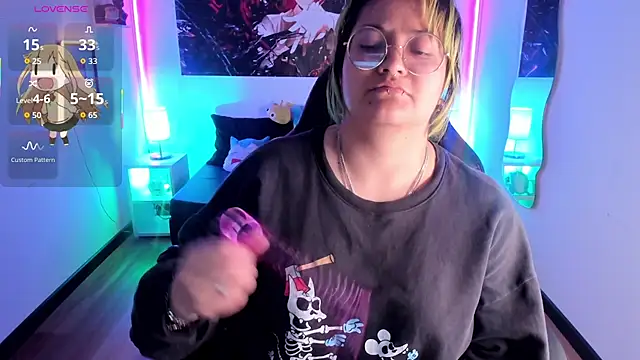 Snapshot of lucky-leah chatting on 24, 9, 2025 lucky-leah online show from 24, 9, 2025