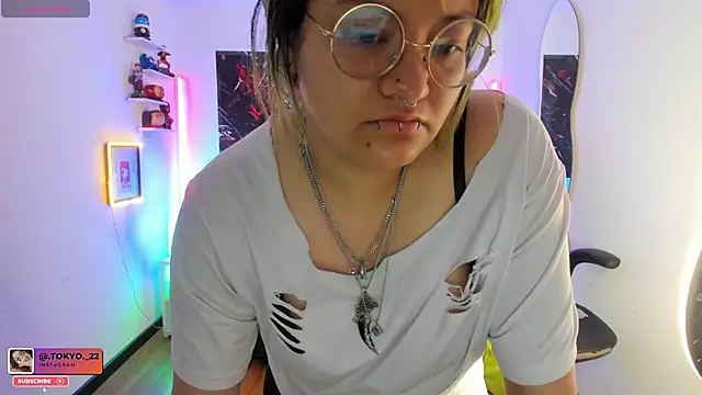 Snapshot of lucky-leah chatting on 8, 10, 2025 lucky-leah online show from 8, 10, 2025