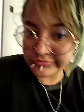 Snapshot of lucky-leah chatting on 31, 10, 2025 lucky-leah online show from 31, 10, 2025