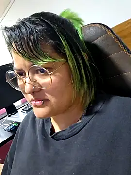 Snapshot of lucky-leah chatting on 8, 11, 2025 lucky-leah online show from 8, 11, 2025