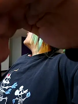 Snapshot of lucky-leah chatting on 19, 11, 2025 lucky-leah online show from 19, 11, 2025