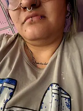 Snapshot of lucky-leah chatting on 20, 11, 2025 lucky-leah online show from 20, 11, 2025