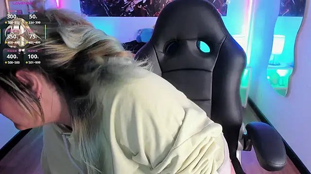 Snapshot of lucky-leah chatting on 25, 11, 2025 lucky-leah online show from 25, 11, 2025