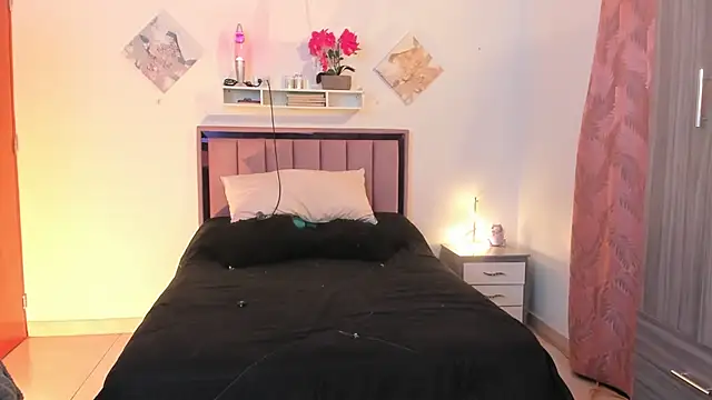 Kayla foxxy online show from 23, 7, 2026
