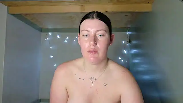 Snapshot of C1eopatra chatting on 29, 11, 2025 C1eopatra online show from 29, 11, 2025