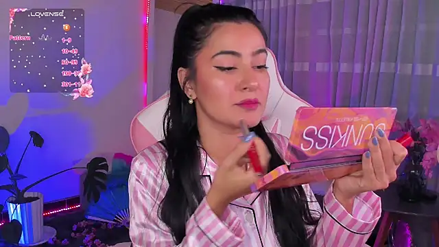 Snapshot of Violetta_kim1 chatting on 2, 5, 2026 Violetta kim1 online show from 2, 5, 2026