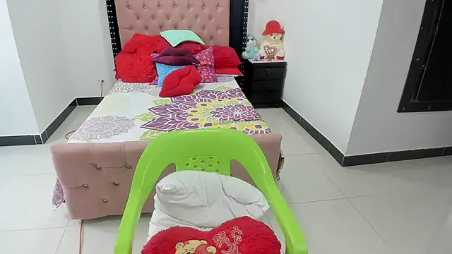 Snapshot of Karoline_Moore chatting on 25, 1, 2025 Karoline Moore online show from 25, 1, 2025