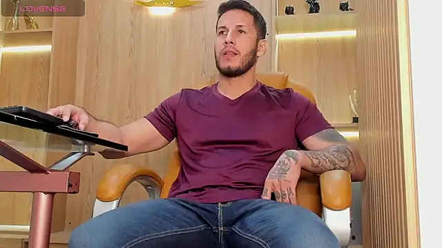 Snapshot of George_Diesell chatting on 12, 1, 2025 George Diesell online show from 12, 1, 2025